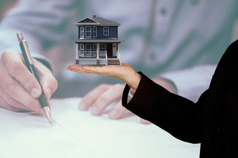 US Mortgage Rates Dip to 6.27%, Sparking Renewed Interest Amid Economic Uncertainty