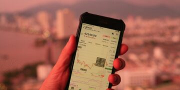 Expert Tips: How to Navigate Today’s Volatile Stock Market for Success